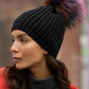 Kyi Kyi Canada Black Knit Faux Fur Fleece Lined Beanie